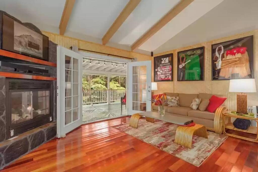 Hau'Oli Place Tiki Cottage In Volcano Buitenkant foto